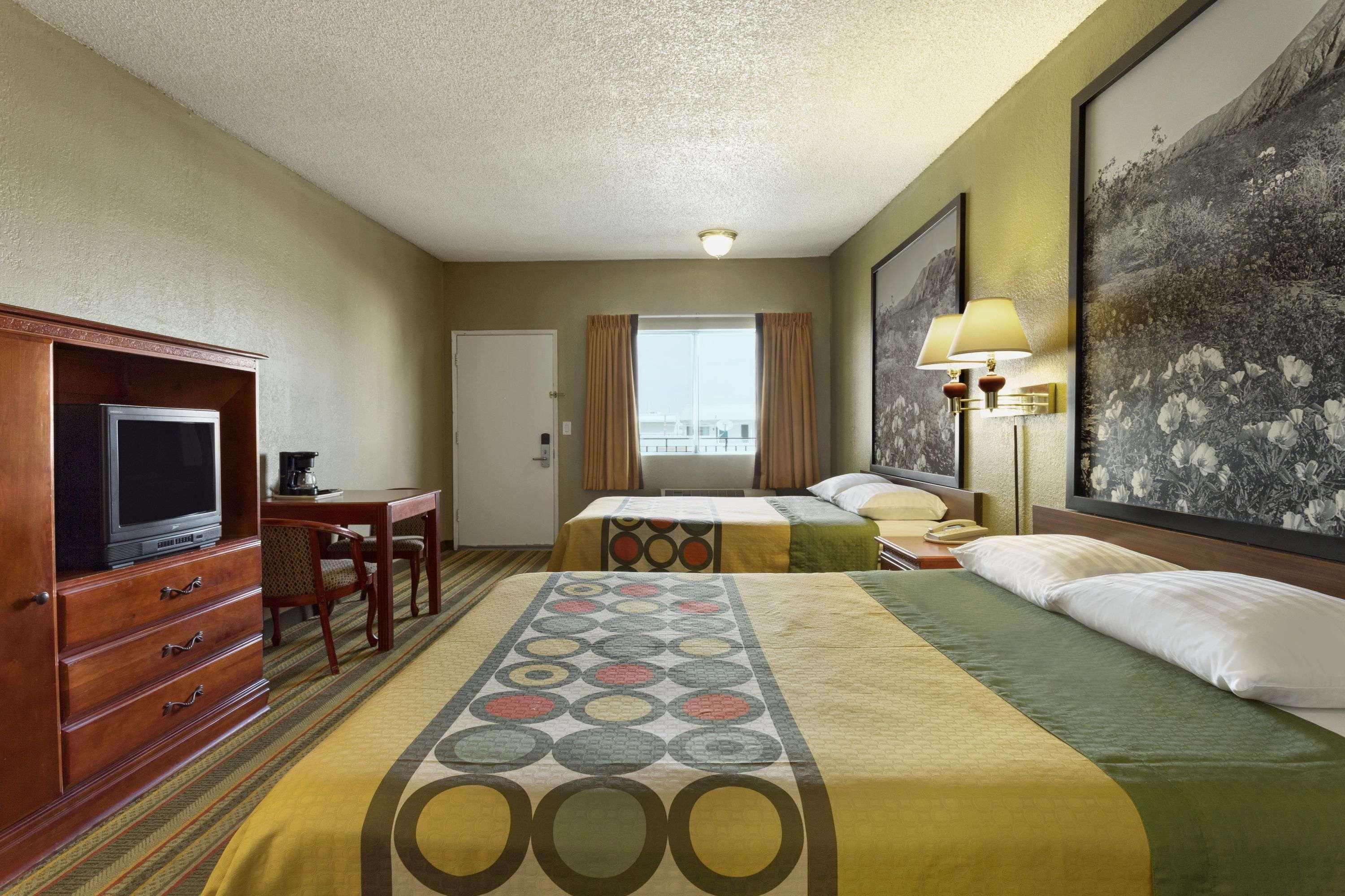 Super 8 By Wyndham Ridgecrest Motel Exterior photo